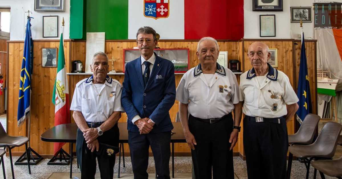 Bussole, fari, cartine, modellini: nel Porto un'antica associazione ha creato il "museo del mare"